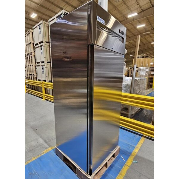 Scratch and Dent Avantco Z1-R-HC 29" Solid Door Stainless Steel Reach-In Refrigerator