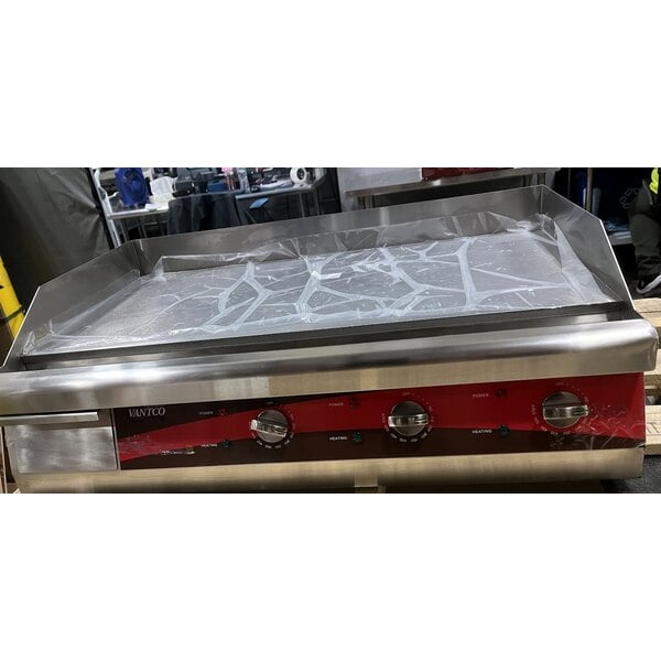 Scratch and Dent Avantco EG30N 30" Electric Countertop Griddle - 208/240V, 3375W-4500W