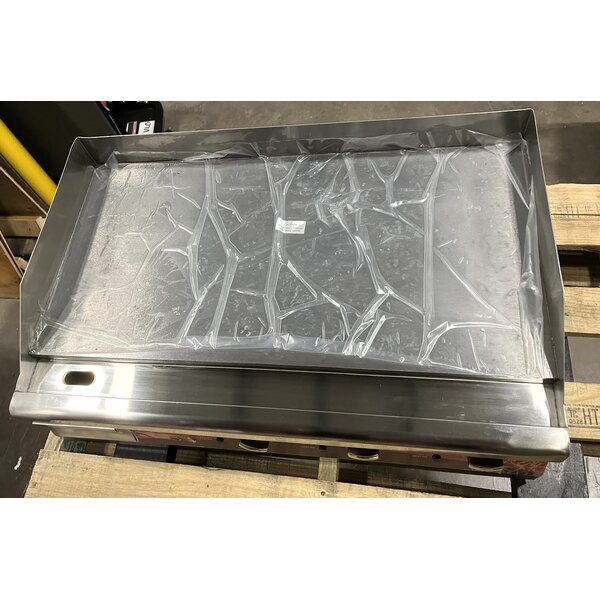 Scratch and Dent Avantco EG30N 30" Electric Countertop Griddle - 208/240V, 3375W-4500W