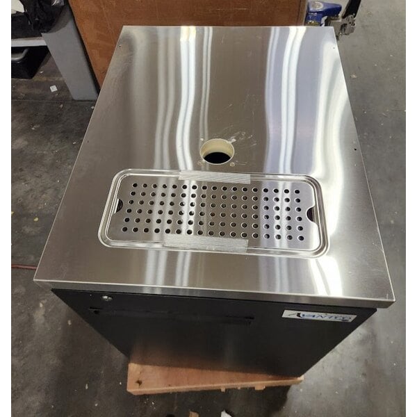 Scratch and Dent Avantco UDD-1-HC Triple Tap Kegerator Beer Dispenser - Black, (1) 1/2 Keg Capacity