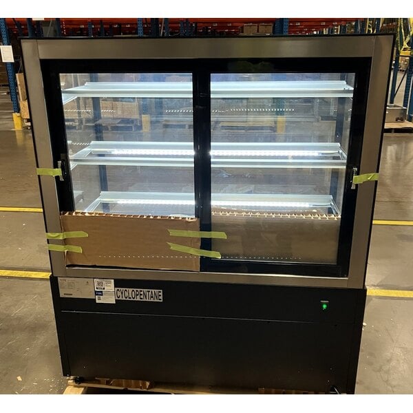 Scratch and Dent Avantco BCF-48-HC 47 3/16" Square Glass Black Refrigerated Bakery Display Case