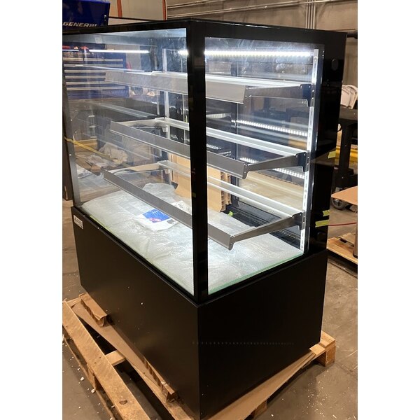 Scratch and Dent Avantco BCF-48-HC 47 3/16" Square Glass Black Refrigerated Bakery Display Case