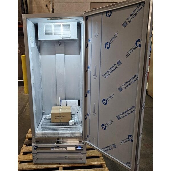 Scratch and Dent Beverage-Air FB12HC-1S 24" Vista Series One Section Solid Door Reach-In Freezer - 12 cu. ft.