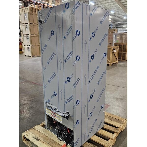 Scratch and Dent Beverage-Air FB12HC-1S 24" Vista Series One Section Solid Door Reach-In Freezer - 12 cu. ft.