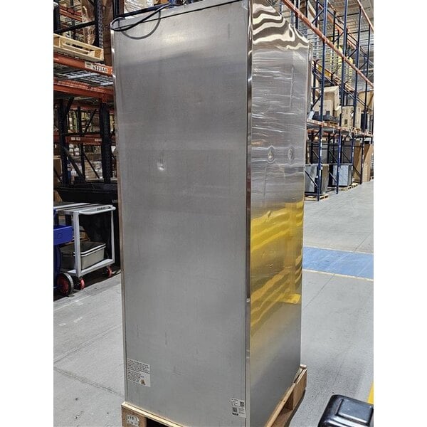 Scratch and Dent Avantco Z1-R-HC 29" Solid Door Stainless Steel Reach-In Refrigerator