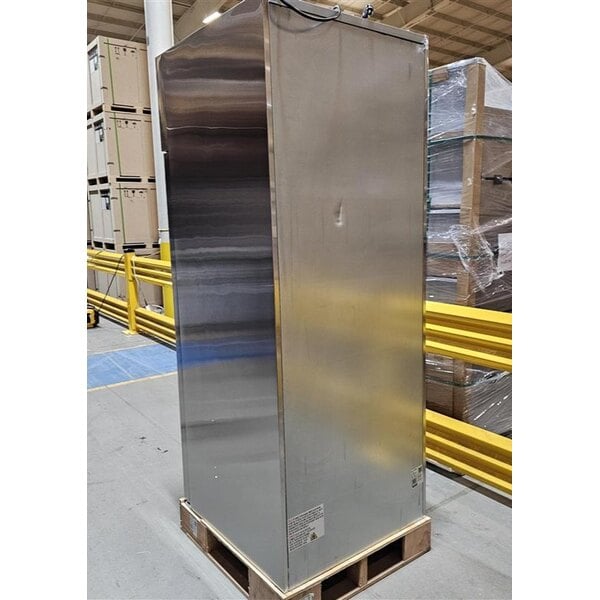 Scratch and Dent Avantco Z1-R-HC 29" Solid Door Stainless Steel Reach-In Refrigerator