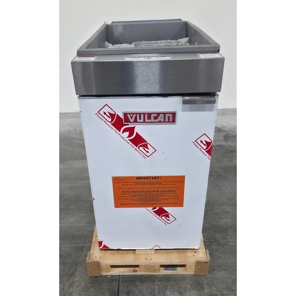 Scratch and Dent Vulcan LG400-1 45-50 lb. Natural Gas Floor Fryer - 120,000 BTU