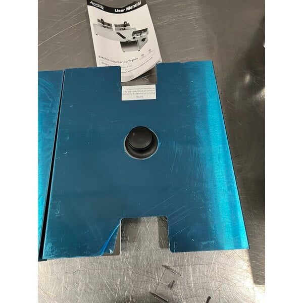 Scratch and Dent Avantco F202 30 lb. Dual Tank Medium-Duty Electric Countertop Fryer - 208-240V, 5400/7200W