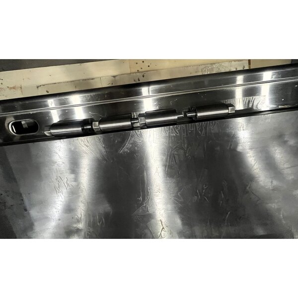 Scratch and Dent Avantco EG48N 48" Electric Countertop Griddle - 208/240V, 10482W-14000W