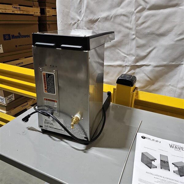 Scratch and Dent Bunn 39900.0006 SmartWAVE 15-S-APS Low Profile Automatic Airpot Coffee Brewer - 120V