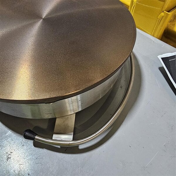 Scratch and Dent Krampouz CEBIR4 16" Round Electric Cast Iron Crepe Maker - 120V / 1740W