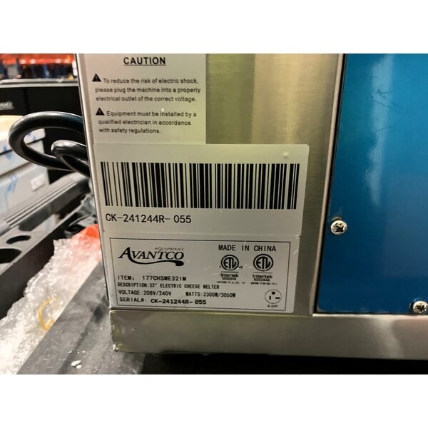 Scratch and Dent Avantco CHSME32M 32" Electric Countertop Cheese Melter - 208/240V, 2290/3050W