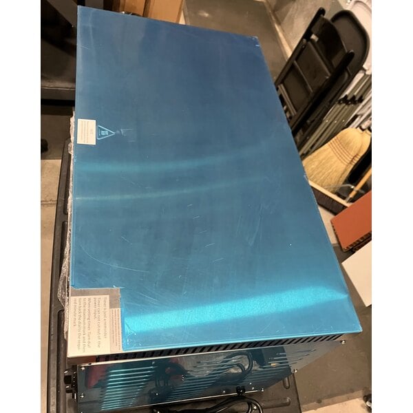 Scratch and Dent Avantco CHSME32M 32" Electric Countertop Cheese Melter - 208/240V, 2290/3050W