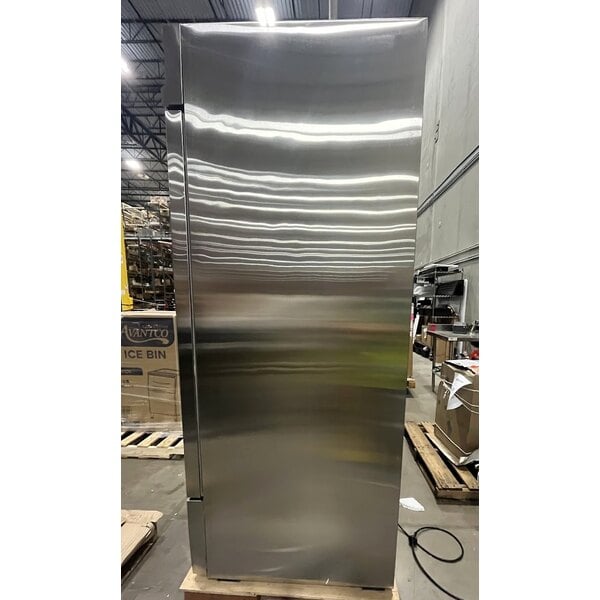 Scratch and Dent Avantco SS-3R-HC 81 5/16" Stainless Steel Solid Door Reach-In Refrigerator