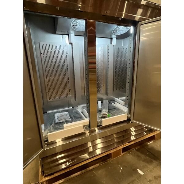 Scratch and Dent Avantco SS-3R-HC 81 5/16" Stainless Steel Solid Door Reach-In Refrigerator