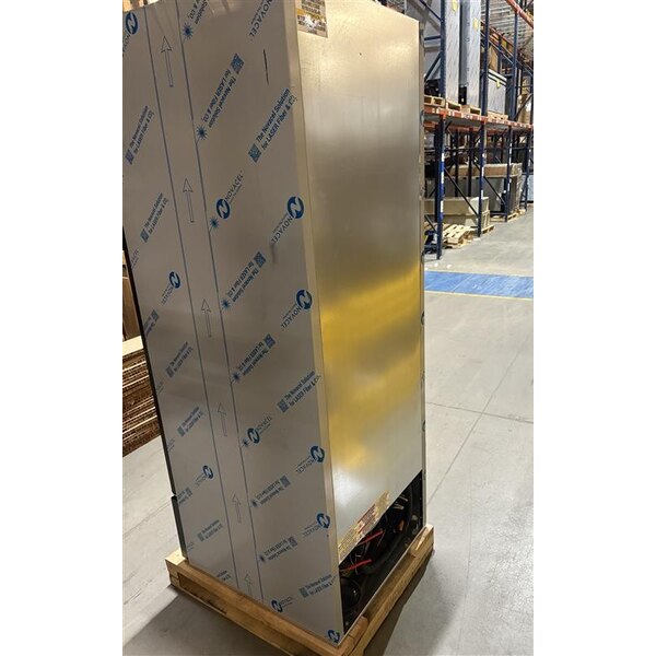 Scratch and Dent Beverage-Air MMF23HC-1-BS MarketMax 27" Black Glass Door Merchandising Freezer with Stainless Steel Interior