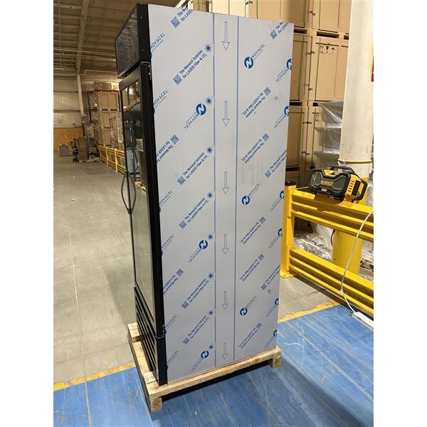 Scratch and Dent Beverage-Air MMF23HC-1-BS MarketMax 27" Black Glass Door Merchandising Freezer with Stainless Steel Interior