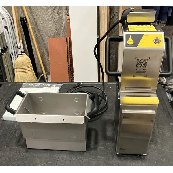 Scratch and Dent Vito Fryfilter VITO VL Portable 70 lb. Fryer Oil Filter System - 100-120V, 500W