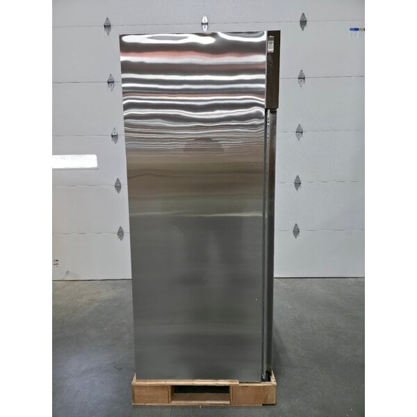 Scratch and Dent Avantco Z1-R-HC 29" Solid Door Stainless Steel Reach-In Refrigerator