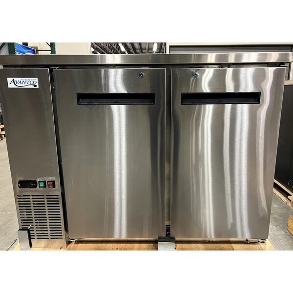 Scratch and Dent Avantco UDD-48-HC-S Four Tap Shallow Depth Kegerator Beer Dispenser - Stainless Steel, (2) 1/2 Keg Capacity