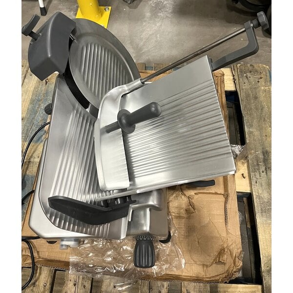 Scratch and Dent Centerline by Hobart EDGE14 14" Manual Meat Slicer - 1/2 hp