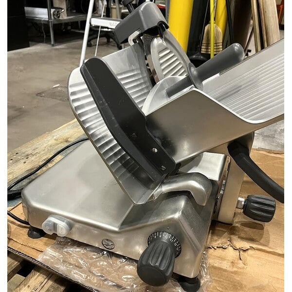 Scratch and Dent Centerline by Hobart EDGE14 14" Manual Meat Slicer - 1/2 hp