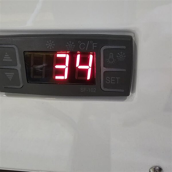 Scratch and Dent Avantco BCC-35-HC 34 1/2" White Refrigerated Countertop Bakery Display Case with LED Lighting