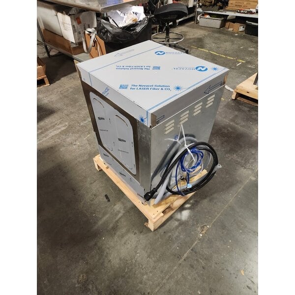 Scratch and Dent Noble Warewashing HTGW High-Temperature Underbar Glass Washer - 208V/240V, 1 Phase