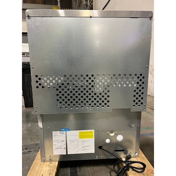 Scratch and Dent Scotsman UC2024SA-1 Air Cooled Undercounter Small Cube Ice Machine - 227 lb.