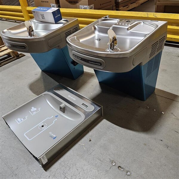 Scratch and Dent Zurn Elkay LZOOTL8WSSK Stainless Steel 8 GPH Dual Hands-Free Filtered Bottle Filling Station with Bi-Level Drinking Fountain - 115V - Chilled