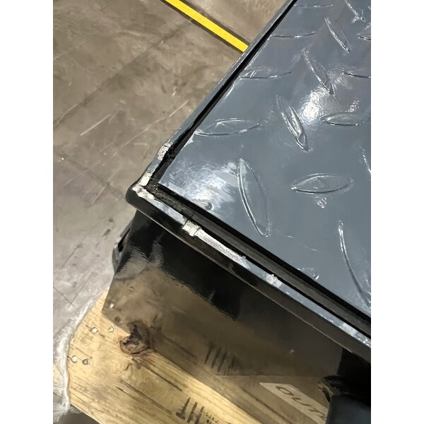 Scratch and Dent Watts WD-20 Grease Interceptor 40 lb. Grease Trap