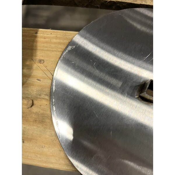 Scratch and Dent Avantco Electric 65 lb. Vertical Broiler - 208/240V