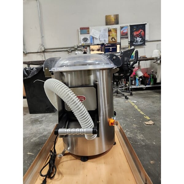 Scratch and Dent Avantco PPC22 22 lb. Countertop Potato Peeler - 120V, 1 hp