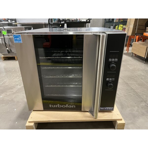 Scratch and Dent Moffat E32D5-2T Turbofan Single Deck Full Size Electric Digital Convection Oven with Steam Injection - 220-240V, 1 Phase, 6.5 kW