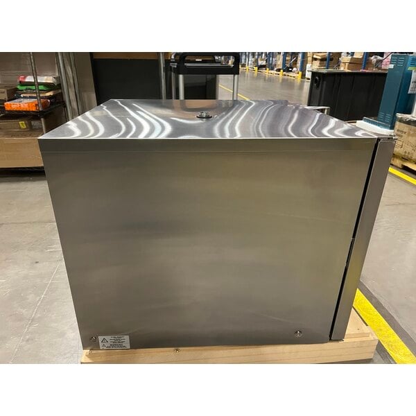 Scratch and Dent Moffat E32D5-2T Turbofan Single Deck Full Size Electric Digital Convection Oven with Steam Injection - 220-240V, 1 Phase, 6.5 kW