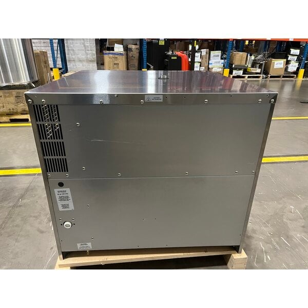 Scratch and Dent Moffat E32D5-2T Turbofan Single Deck Full Size Electric Digital Convection Oven with Steam Injection - 220-240V, 1 Phase, 6.5 kW