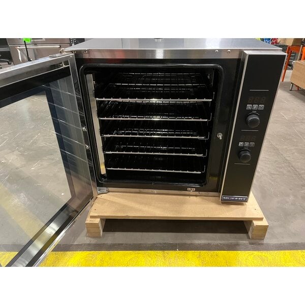 Scratch and Dent Moffat E32D5-2T Turbofan Single Deck Full Size Electric Digital Convection Oven with Steam Injection - 220-240V, 1 Phase, 6.5 kW