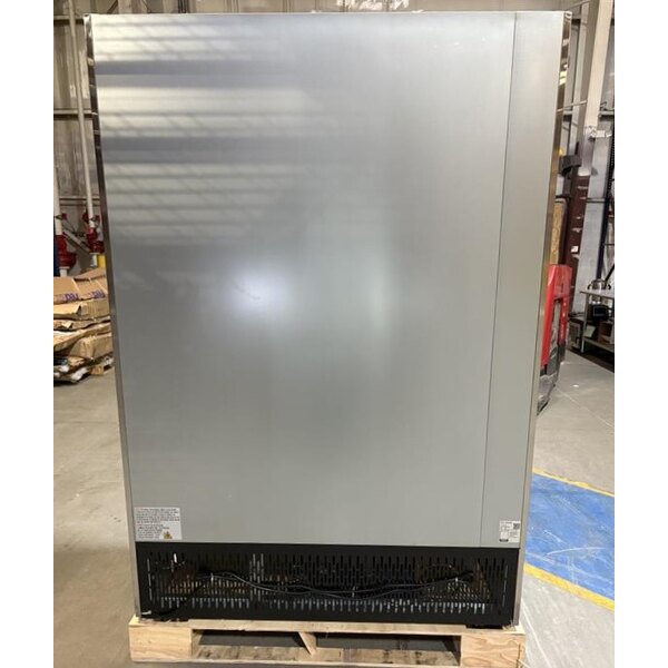 Scratch and Dent MainStreet Equipment BMR-49-R 54" Solid Door Reach-In Refrigerator