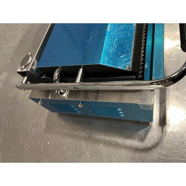 Scratch and Dent Avantco PG200 Commercial Panini Sandwich Grill with Grooved Plates and 13 3/8" x 8 3/4" Cooking Surface - 120V, 1750W