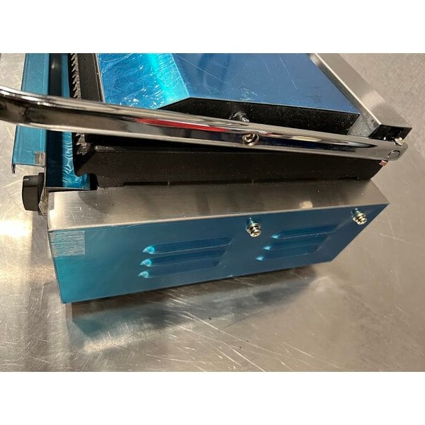 Scratch and Dent Avantco PG200 Commercial Panini Sandwich Grill with Grooved Plates and 13 3/8" x 8 3/4" Cooking Surface - 120V, 1750W