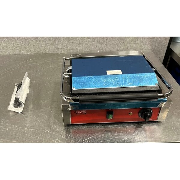 Scratch and Dent Avantco PG200 Commercial Panini Sandwich Grill with Grooved Plates and 13 3/8" x 8 3/4" Cooking Surface - 120V, 1750W