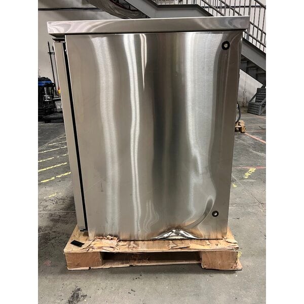 Scratch and Dent Avantco UDD-3-CT-S-6 Stainless Steel Kegerator / Beer Dispenser with (2) Triple Tap Tower and Club Top - (3) 1/2 Keg Capacity