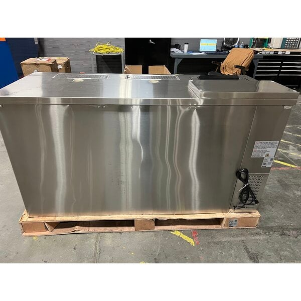 Scratch and Dent Avantco UDD-3-CT-S-6 Stainless Steel Kegerator / Beer Dispenser with (2) Triple Tap Tower and Club Top - (3) 1/2 Keg Capacity