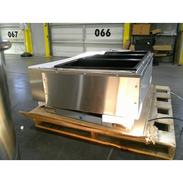 Scratch and Dent Vollrath 38103 ServeWell® Electric Three Pan Sealed Well Hot Food Table - 120V