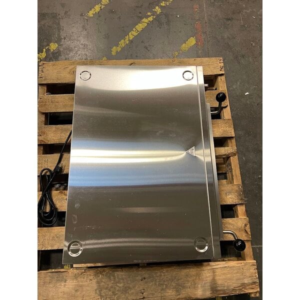 Scratch and Dent Avantco DPO-18-S Single Deck Countertop Pizza/Bakery Oven - 1700W, 120V