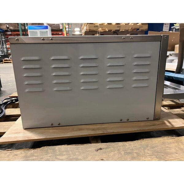 Scratch and Dent Avantco DPO-18-S Single Deck Countertop Pizza/Bakery Oven - 1700W, 120V