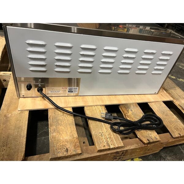 Scratch and Dent Avantco DPO-18-S Single Deck Countertop Pizza/Bakery Oven - 1700W, 120V