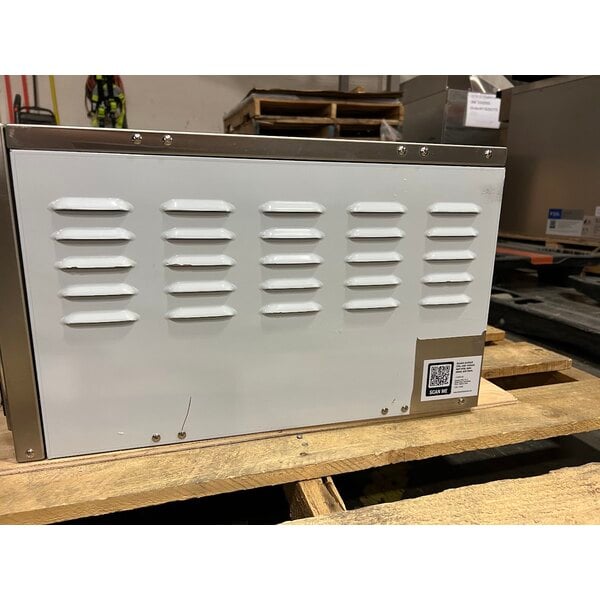 Scratch and Dent Avantco DPO-18-S Single Deck Countertop Pizza/Bakery Oven - 1700W, 120V