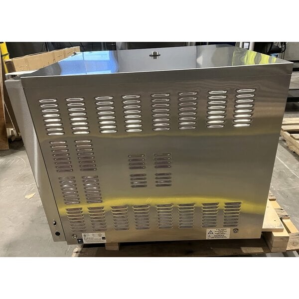 Scratch and Dent Moffat E32D5-2T Turbofan Single Deck Full Size Electric Digital Convection Oven with Steam Injection - 220-240V, 1 Phase, 6.5 kW