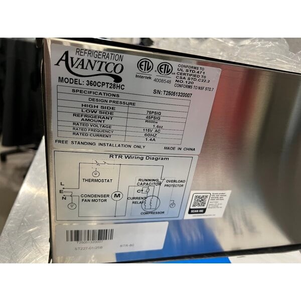 Scratch and Dent Avantco CPT-28-HC 28" Countertop Refrigerated Prep Rail